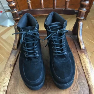  - Sköna platåskor från Sixtyseven, sparsamt använda. 