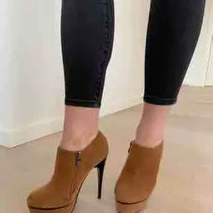 Brown suede high heels Brand: Sergio Todzi Size: 37 Colour: brown with black sole  Some scratches on the shoes, but otherwise hardly worn.
