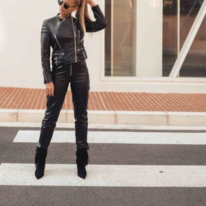  - Äkta läderbyxor från Icona x Ginatricot Köpta för 2000 kr Säljes för 300 kr