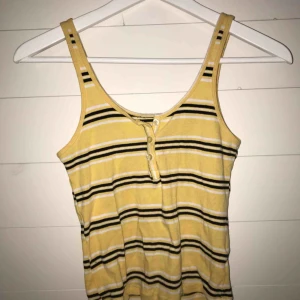  - Sött linne från bikbok, liten i storleken! Fin till sommaren