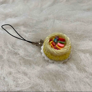  - hängsmycke, finns i Odenplan Stockholm, 10kr för porto.