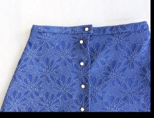 Självsydd american apperal inspirerad kjol! Mörkblå med guldblommor i tyget.  - Självsydd american apperal inspirerad kjol! Mörkblå med guldblommor i tyget. 