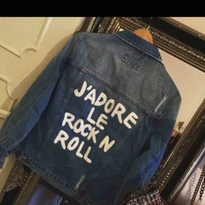  - Super snygg jeansjacka i nyskick