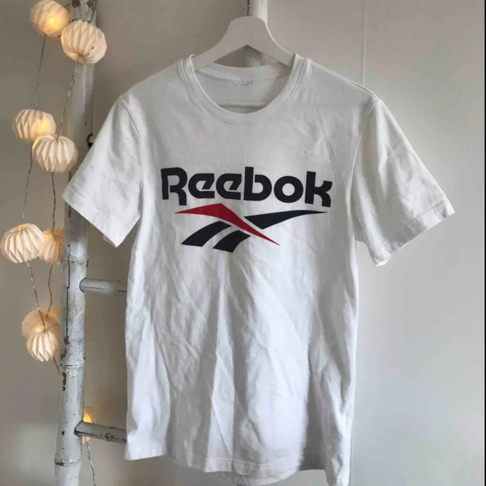 Jättefin Reebok t-shirt köpt på ASOS😆 frakten blir 30kr . T-shirts.