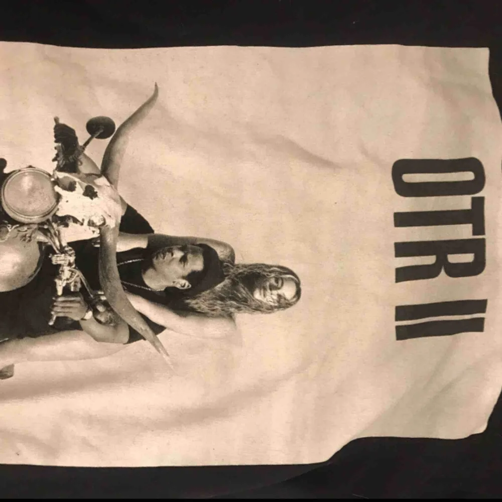 OTR 2 Beyonce and Jayz tour 2018 T-shirt köpt på deras konsert i juni 2018. Använd ett fåtal gånger och är i jättebra skick. . T-shirts.