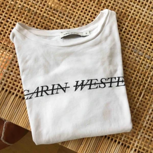  - T-shirt från Carin Wester. Ord pris 249:- 