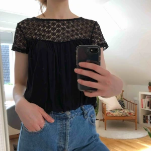  - En kortärmad blus från Lager 157 i storlek Small. Superhärligt och skönt material och i toppenskick. Kostar 150kr. Fri frakt!! 💓💓