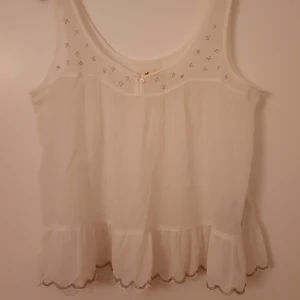  - Ett fint linne från Hollister i mycket bra skick.