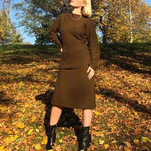  - Säljer min klänning i ull (från uniqlo). Jättebra att ha på hösten eller tidig vår. Frakt tillkommer men möts gärna upp i Stockholm. (Knappt använd). 