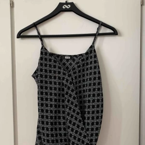  - Omlott-linne från BikBok