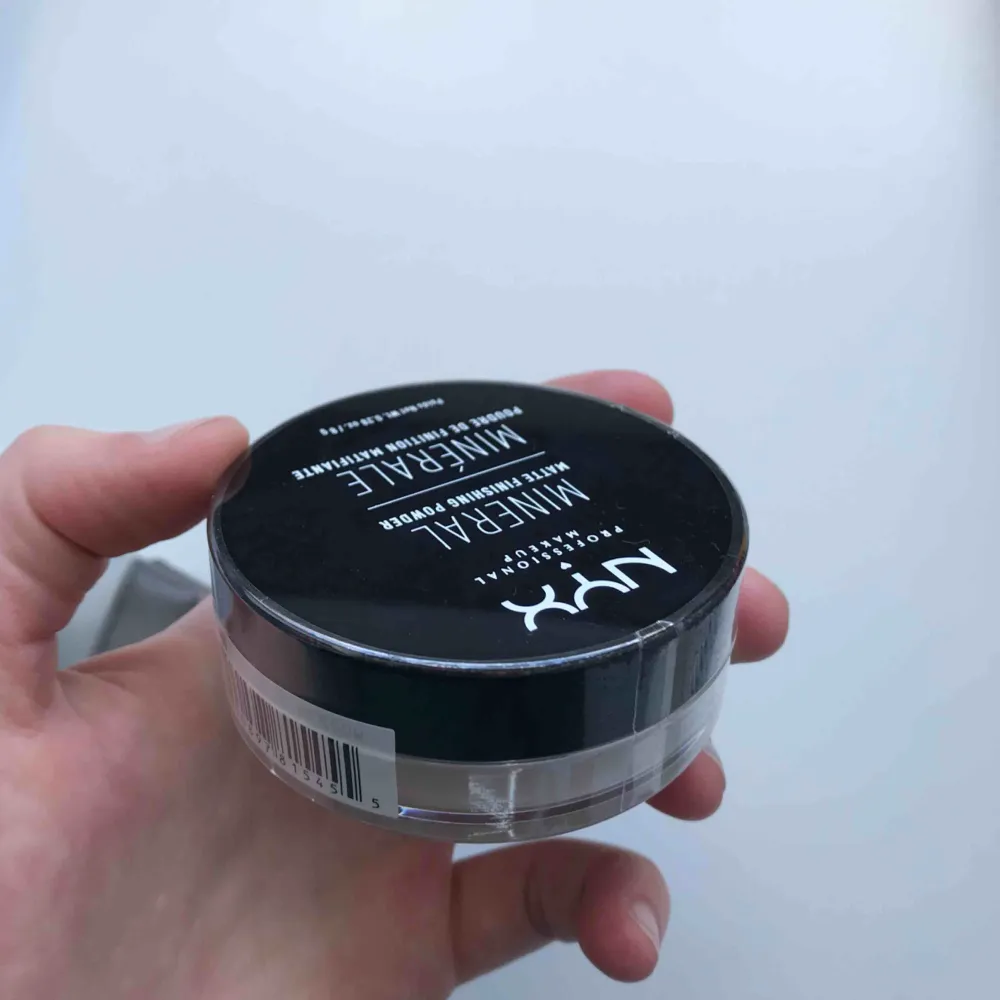 Oöppnat mineralpuder från NYX! Färgen light/medium. Frakt tillkommer. Övrigt.