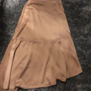 Rosa sidenkjol - Rosa sidenkjol i storlek s köpt i london, superfin 