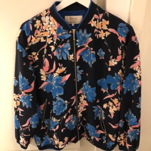 Oversize jacka  - Oversize jacka från Zara, aldrig använd 