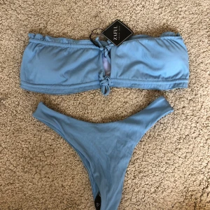 Oanvänd Zadig bikini - Helt oanvänd bikini som jag köpt nyligen och jag säljer den pga för stor! Toppen är för stor och jag bär 75A. FR FRAKT
