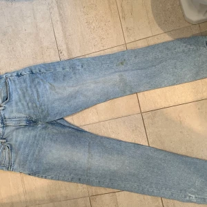 Baggy jeans  - Ljus blå baggy jeans, nästan aldrig använda