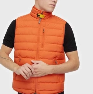 Parajumper väst, orange - Parajumper väst som är i bra skick, använd men i ett mycket bra skick inga hål eller märken cond 8/10
