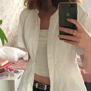 & other stories kortärmad skjorta - Finaste kortärmade skjortan från & other stories