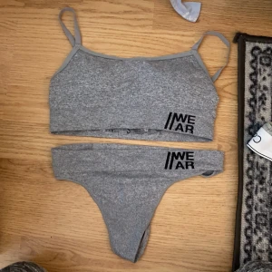 Set  - Ett fint set. storlek s. Men passar även xs. 150kr inkl frakt. 