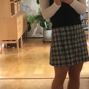 Kjol - Väldigt skön och fin kjol! Är dock inte min storlek längre :( 