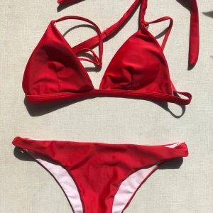 Bikini  - Fin röd bikini som blivit för liten 