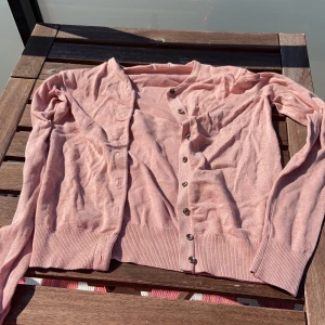 Rosa kofta - Rosa kofta. Tunn och mjuk. Lite kort. Använd en gång.