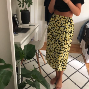 &otherstories kjol - Kjol från &otherstories