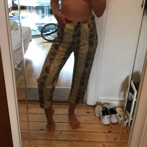 Ormbyxor - Coola ormbyxor storlek 36. Köpare står för frakt 🌸