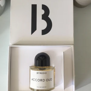 Byredo parfym - Byredo Accord oud , 40ml kvar. Nypriset var 1300kr . 