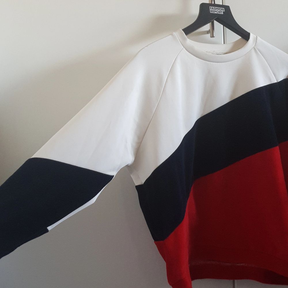 Pull&Bear velour tröja klassiska färger | Plick Second Hand