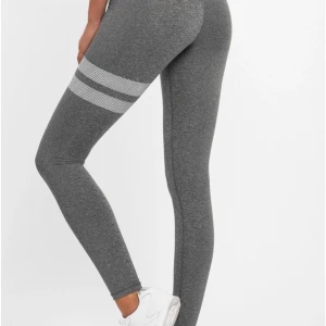 Gråa stronger - Säljer mina gråa stronger byxor. Passar mig som är 1,70cm lång. Säljs pågrund av att jag inte använder de längre. Skriv för flera bilder💕