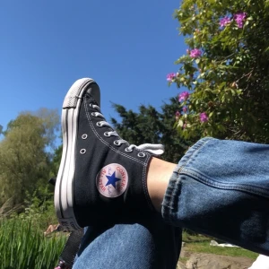 Svarta höga converse - svarta converse (storlek 38) 