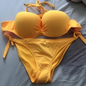 Helt oanvänd bikini - Lappar kvar nypris 379kr bh stl 85c