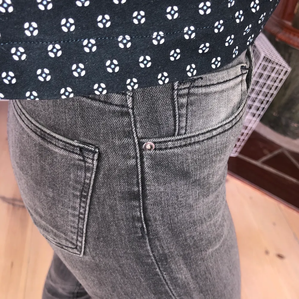 Jättefina jeans från h&m, knappt använda så nästan som nya💗✨ Frakt tillkommer🥰. Jeans & Byxor.