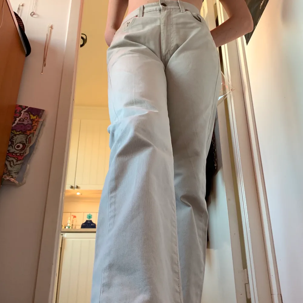 Vintage levis byxor, rak modell 511. Perfekt skick. Bra längd för mig som är 1,75m. Ställ gärna frågor om du har👼👼. Jeans & Byxor.