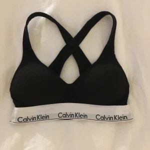 Calvin Klein XS (frakt inkl i priset) - Köpt här på Plick, men säljer för jag fick en likadan i present. Super bra skick (högsta bud 210kr inkl frakt)