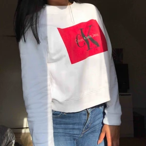  - Den är lite cropad. Har inte använt på över ett år och har inte använts mycket och ser därför relativt ny ut.  Nypris är 999kr