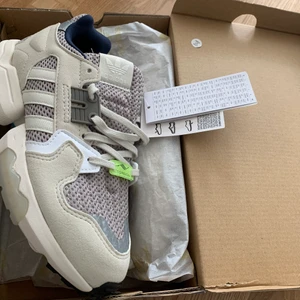 Adidas zx TORSION W  - Helt oanvända sneakers i kartong med lappar på. Så fin modell och perfekt vårfärg. 