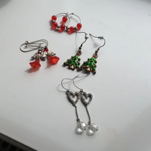 Längre örhängen - Superfina örhängen som aldrig kommer till användning. Hör av dig vid intresse💫💫