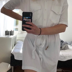 Klänning - Säljer en jättefin skjortklänning!💗 den är köpt här på plick men passade tyvärr inte riktigt mig:( plagget är oanvändt☺️