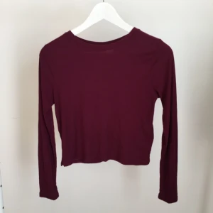  - Ribbad croptop från HM