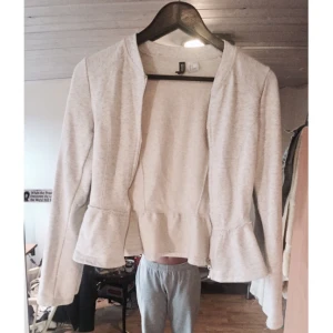  - Jätte söt kofta, använder aldrig! Nypris 249:-