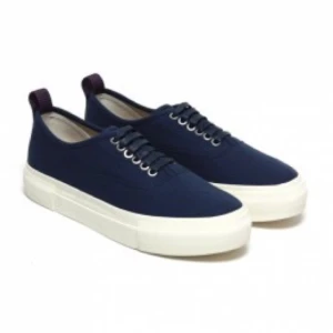  - Snygga Eytys i blå mocka med hög sula. Storlek 36. Använda ett par gånger i sommras, supercoola men tyvärr fel storlek för mig.