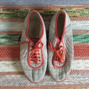  - Söta skor i storlek 37