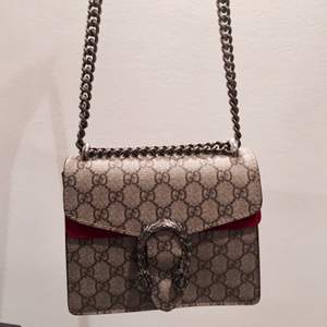 Jätte fin Gucci Dionysius väska från collektionen Fall 2016. 