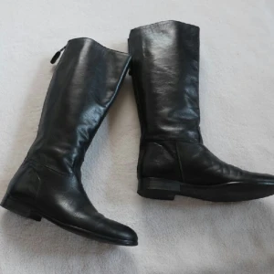  - VERO CUIODIO superfinna under knee boots 👢  ÄKTA läder !  Made in ITALY!  Använd ett fåtal gånger  I jättefin skick! *Köparen står för frakten annars kan hämtas * 500kr