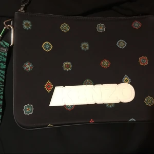  - Handväska från kenzo X H&M 
Kan mötas upp vid TC
Kan skicka via post