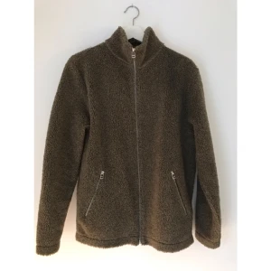  - Hm studio AW16. Från herrkollektionen men passar vem som :) i fint skick! 