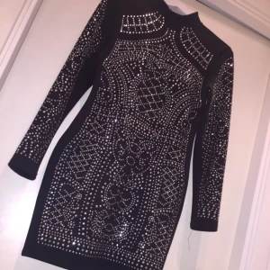  - Passar M också, bara svart på baksidan. Priset är inklusive frakt