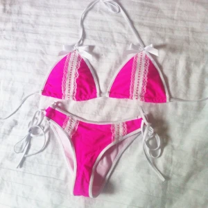  - Rosa bikini i storlek S/M. Bra skick! Frakt betalas av köpare.