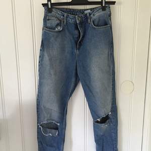 Baggy jeans med hål från HM
